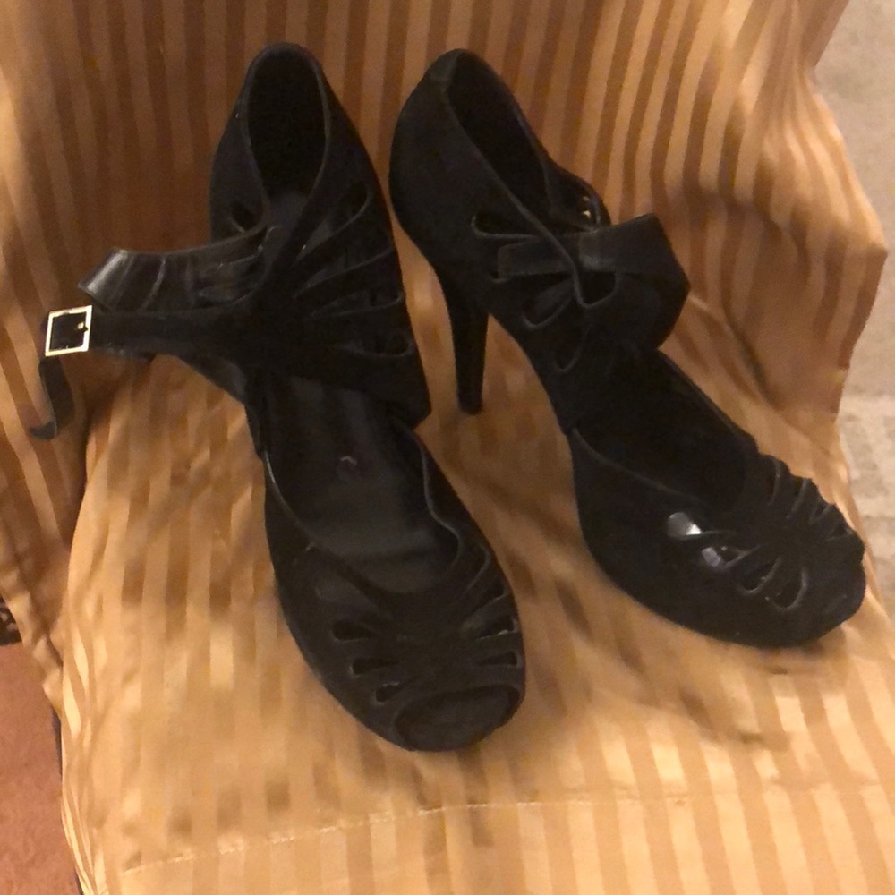 Black heels - Picture 3 of 3